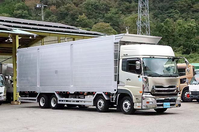 UDトラックス 中古大型トラック2