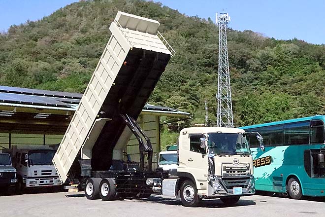 UDトラックス 中古大型トラック2