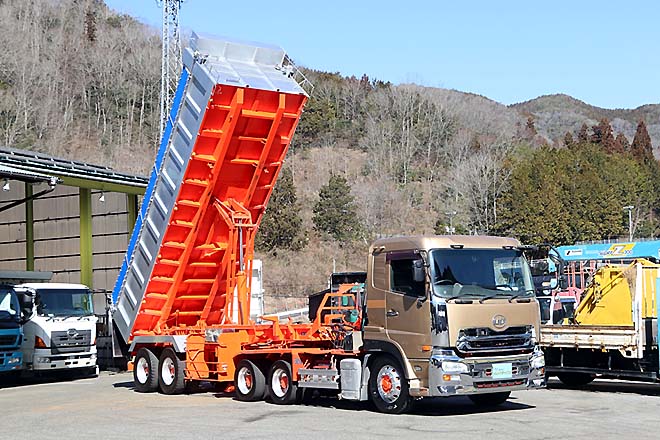 UDトラックス 中古大型トラック2