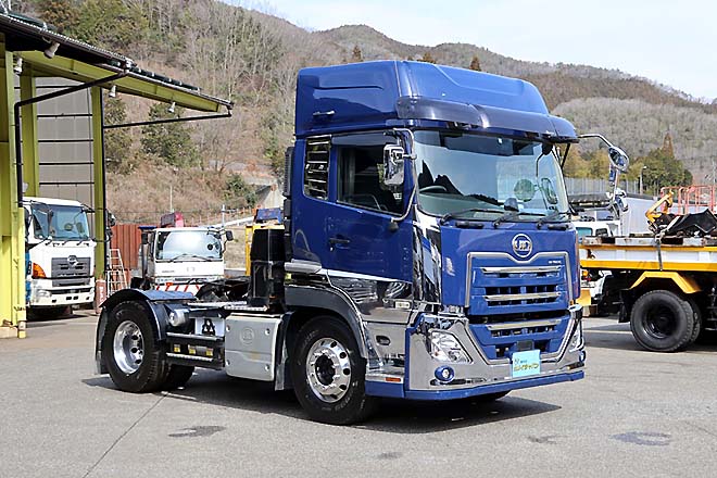 UDトラックス 中古大型トラック2