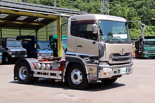 UDトラックス 中古大型トラック2