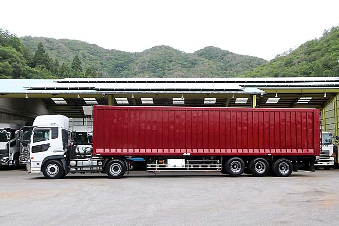 UDトラックス 中古大型トラック2