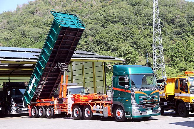 日野 中古大型トラック2