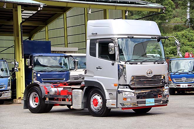 UDトラックス 中古大型トラック2